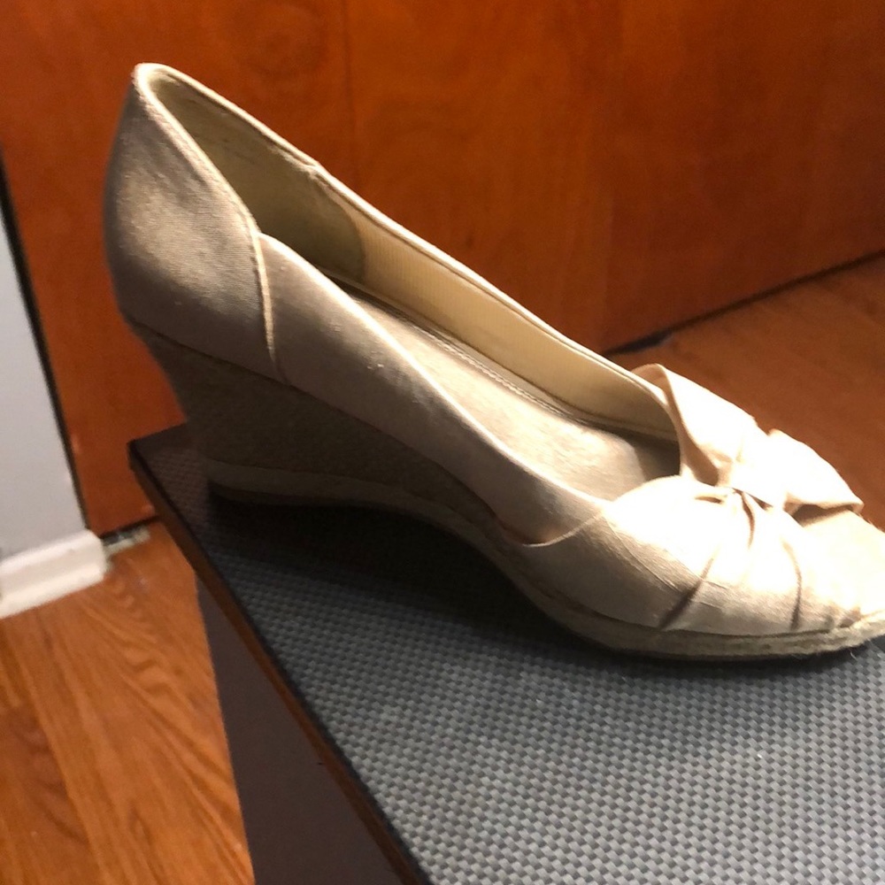 Beige silk open toe wedge